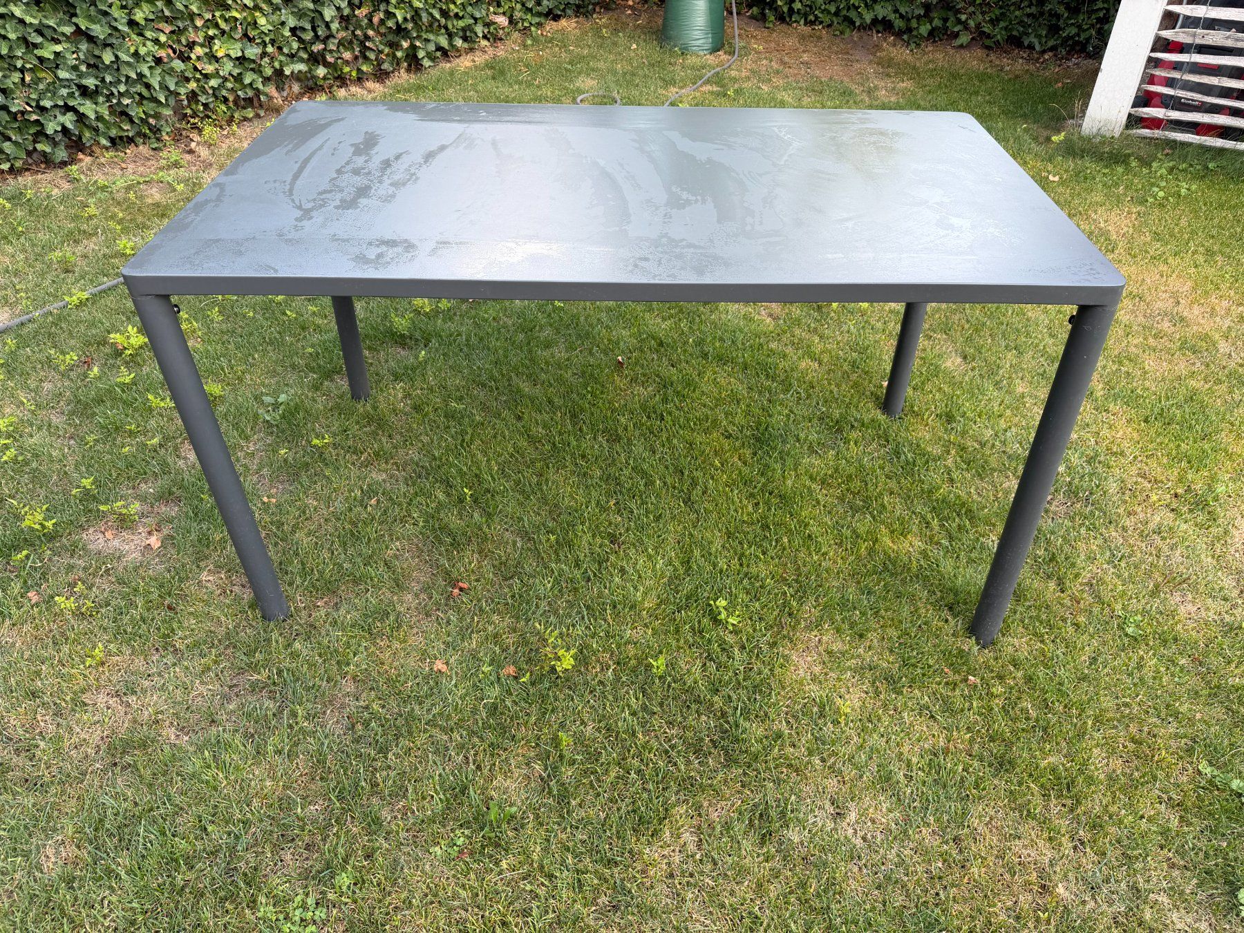 Giardimo Tische: Giardimo LAB String Gartentisch 140 × 80 cm, Stahl anthrazit – Gebraucht aus Uster von Fichter1