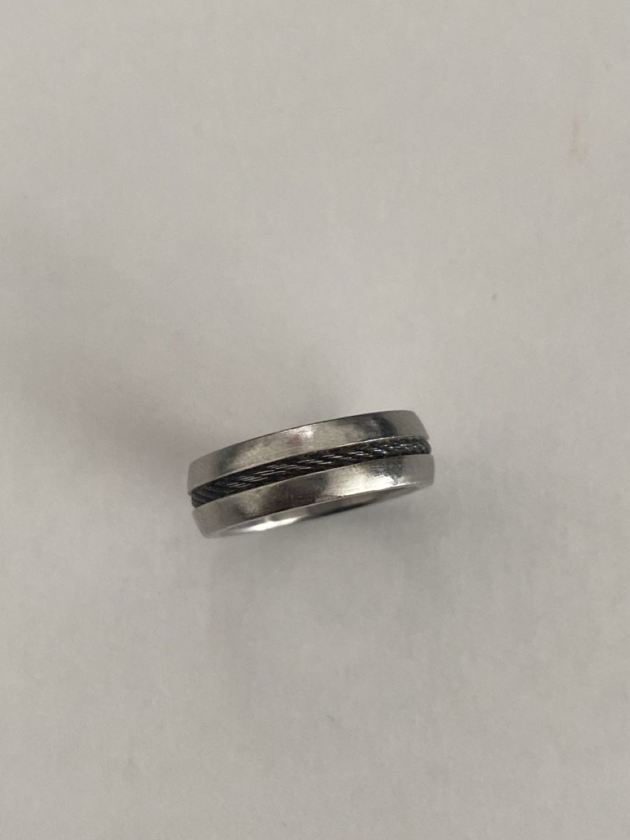 Bagues: Bague argentée/noire avec strass  – Neuf (Voir description) à Fribourg par lau_5lkk 2