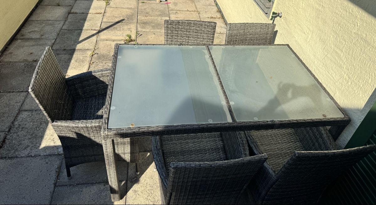 Set di tavolo e panche: Gartentisch mit 6 Stühlen – Usato da Heerbrugg venduto da verkaufat