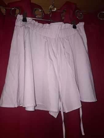 Short lilas d'été taille L - parfait pour la plage!