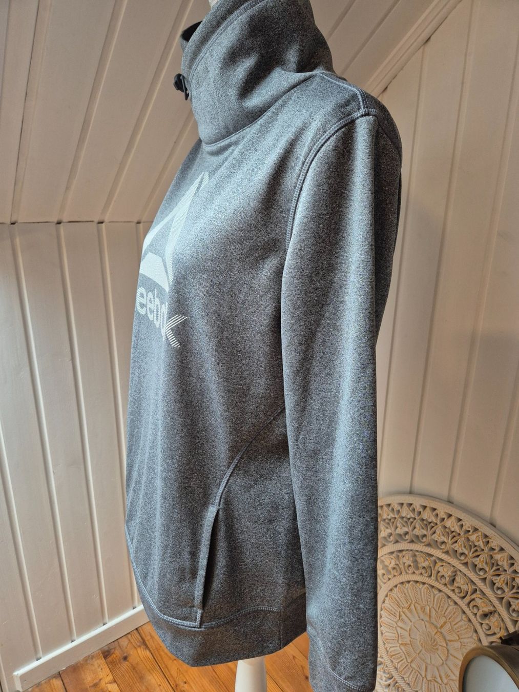 Reebok Maglioni & Felpe: REEBOK pullover grau Grösse L – Usato da Niederweningen venduto da Obson 4