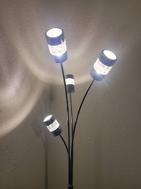 Lampade: Ständerlampe LED – Usato da Utzenstorf venduto da Werfer 3