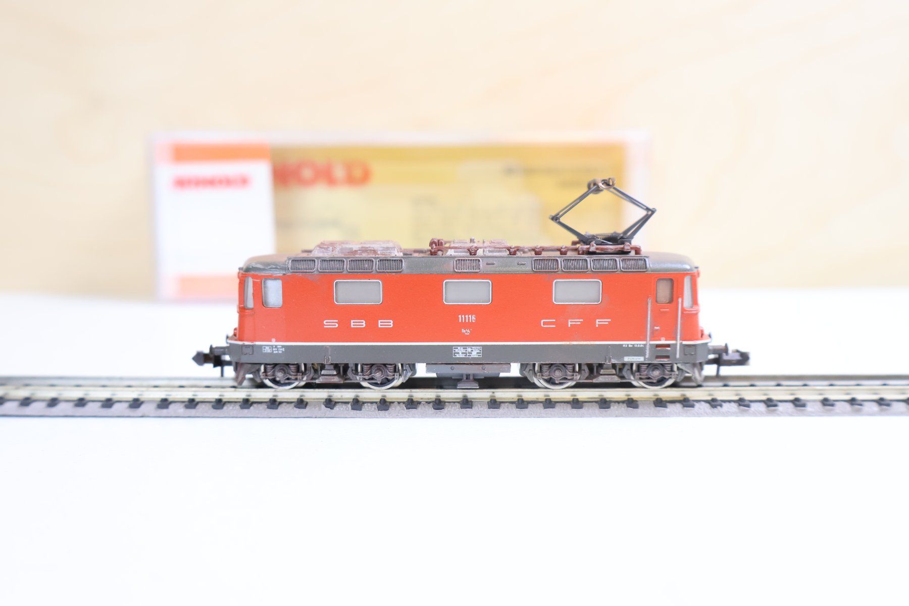 Trix Modellini di ferrovie: Minitrix SBB Re 4/4 E-Lok Rot - Spur N – Usato da Winterthur venduto da Monstera 2