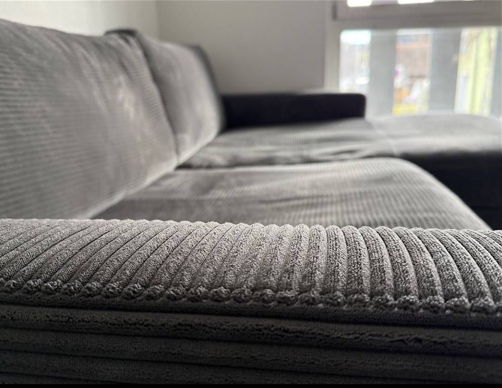 Sofas: TOP ZUSTAND Cord Ecksofa grau – D'occasion à Bertschikon Gossau par twentyfive
