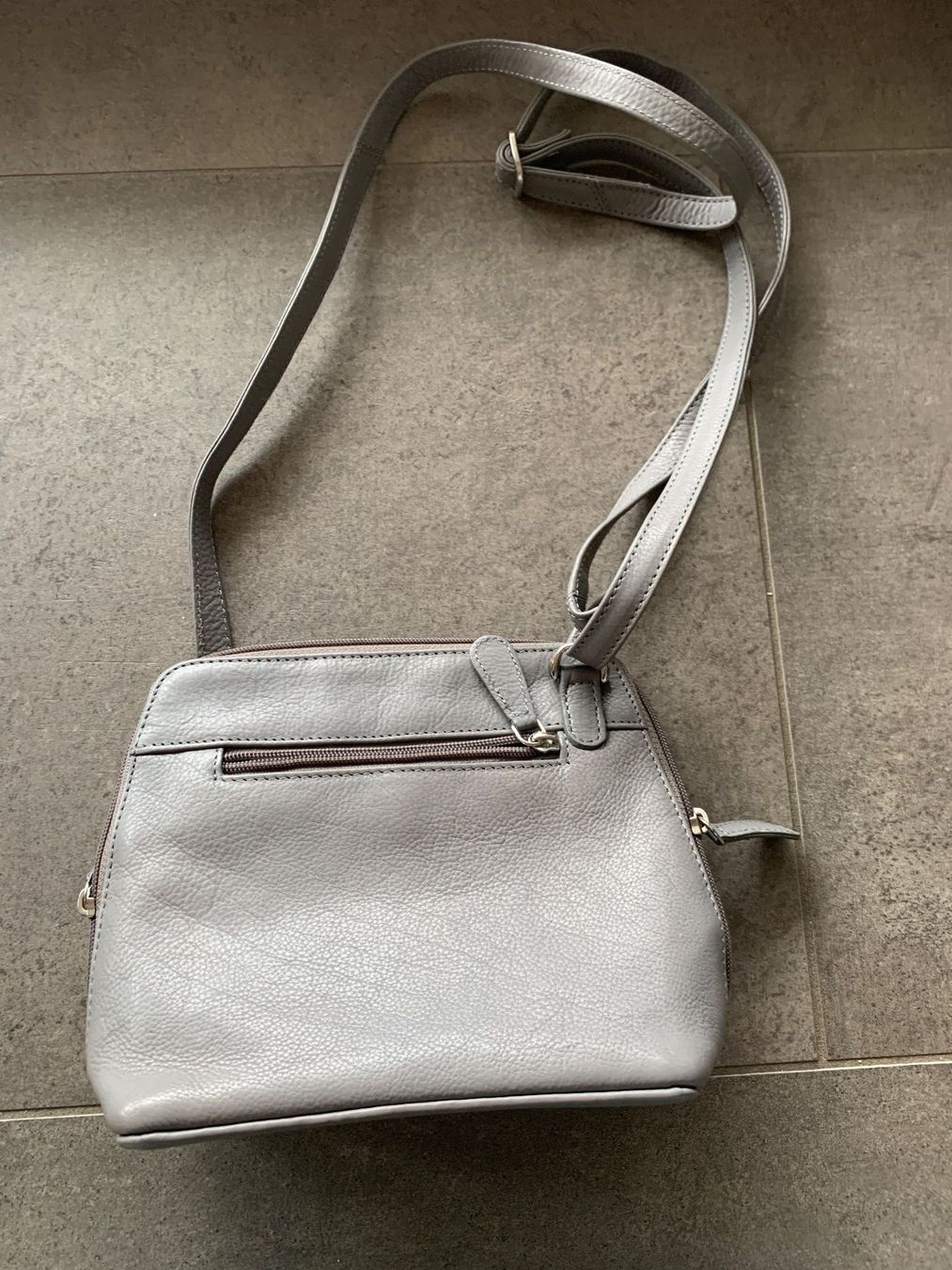 Borse da donna: NIKA Handtasche, hellgrau, Top Zustand! – Usato da Bonstetten venduto da cerberusdvd 3