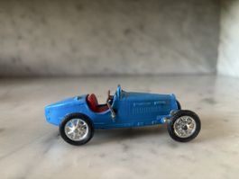 Collection de petites voitures anciennes