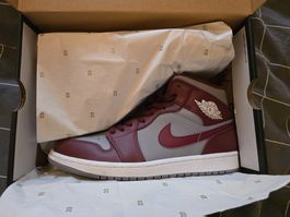 🔥 Nike Air Jordan 1 Mid Cherrywood Red 👟 EU 42.5 US 9