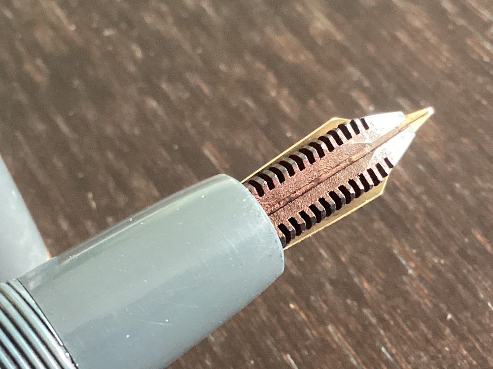 Stylo Plume Waterman Idéal - Celluloïd Gris Marbré, Plume Or 18K, Cartouche Verre - Occasion