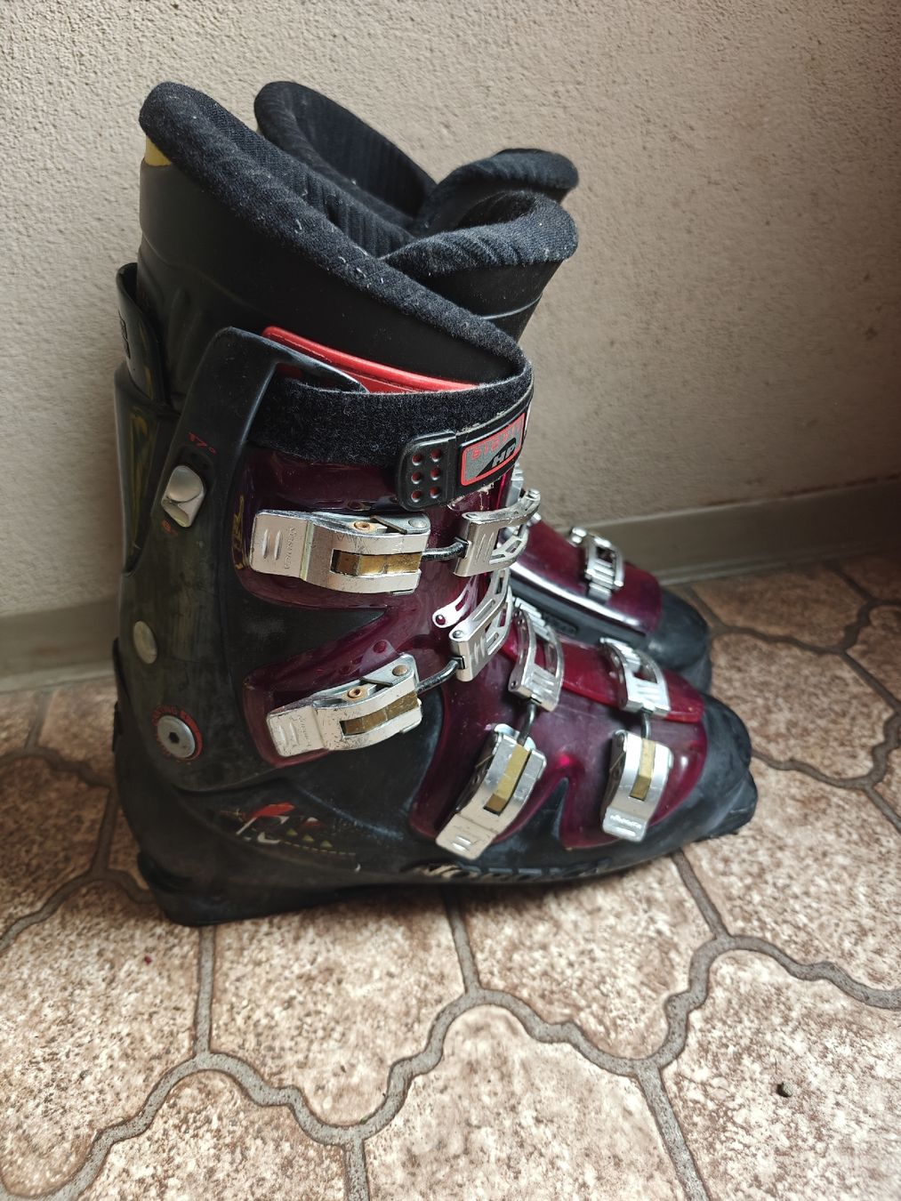Nordica Scarpe da uomo: Skischuhe Nordica – Usato da Luzern venduto da RemsyRainbow 1