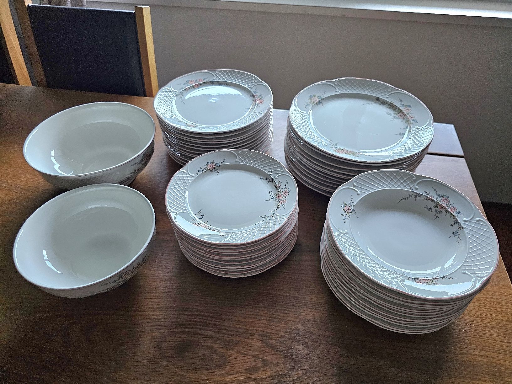 Villeroy & Boch Geschirrsets: Villeroy boch Rosette - 50x – Gebraucht aus Biel/Bienne von crima
