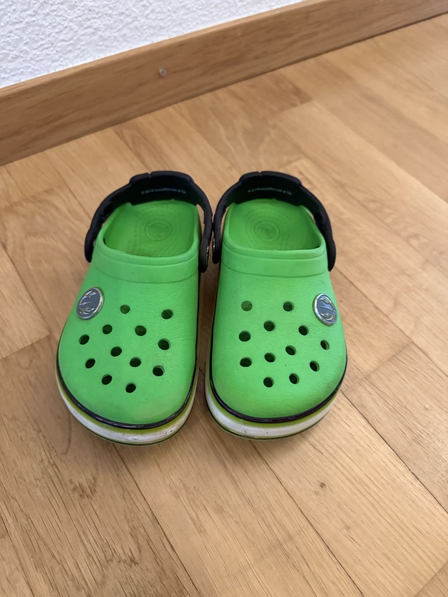 Crocs Chaussures garçon: Clogs Crocs Star Wars grün, gebraucht Grösse c11 – D'occasion à Kreuzlingen par ric_kk9w 3
