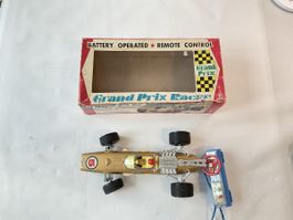 Ancien jouet, voiture de course F1 avec commande et carton