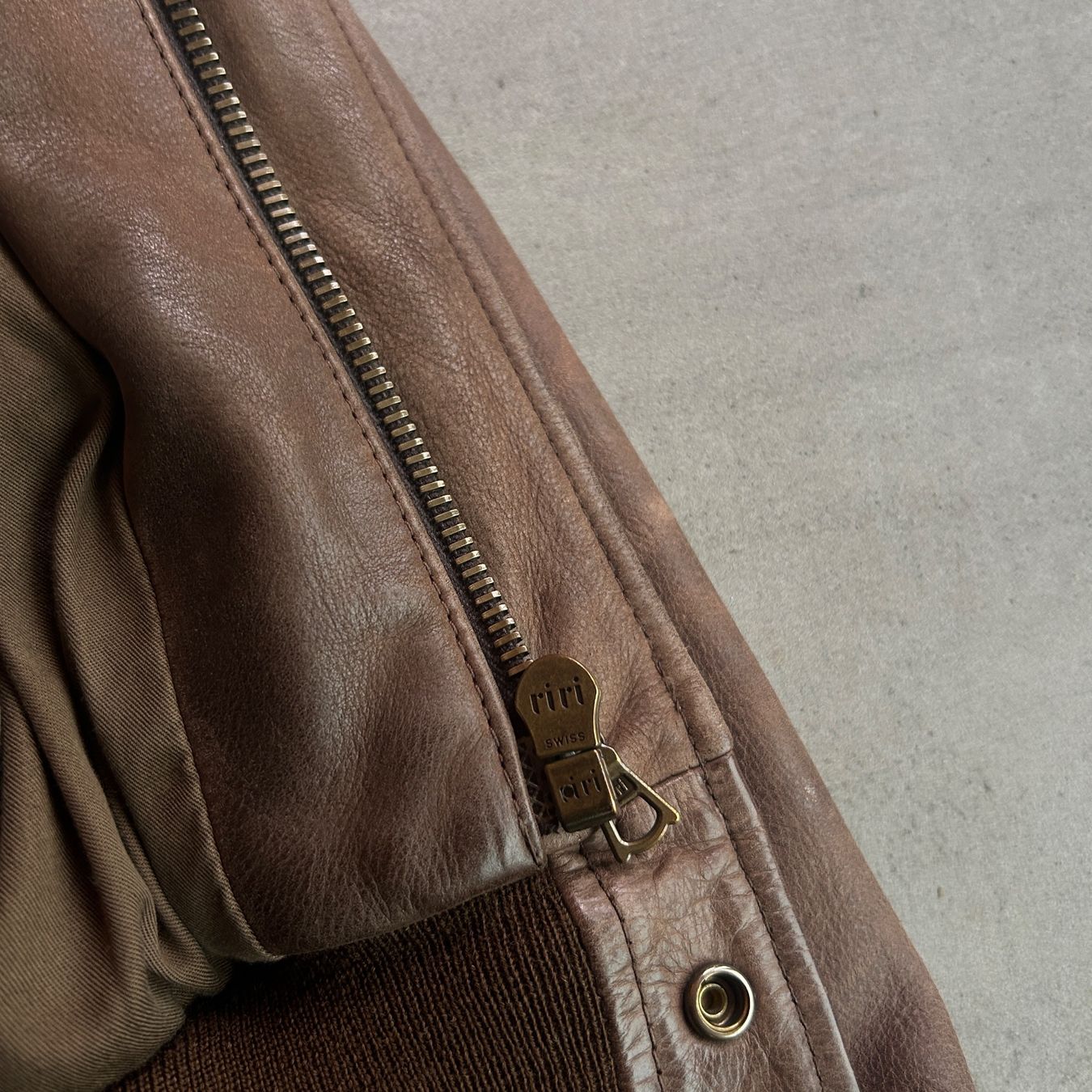 Jacken: 1990s VMC Vintage Pilot Leather Jacket – Gebraucht aus Bern von shoprestoredvintage 3