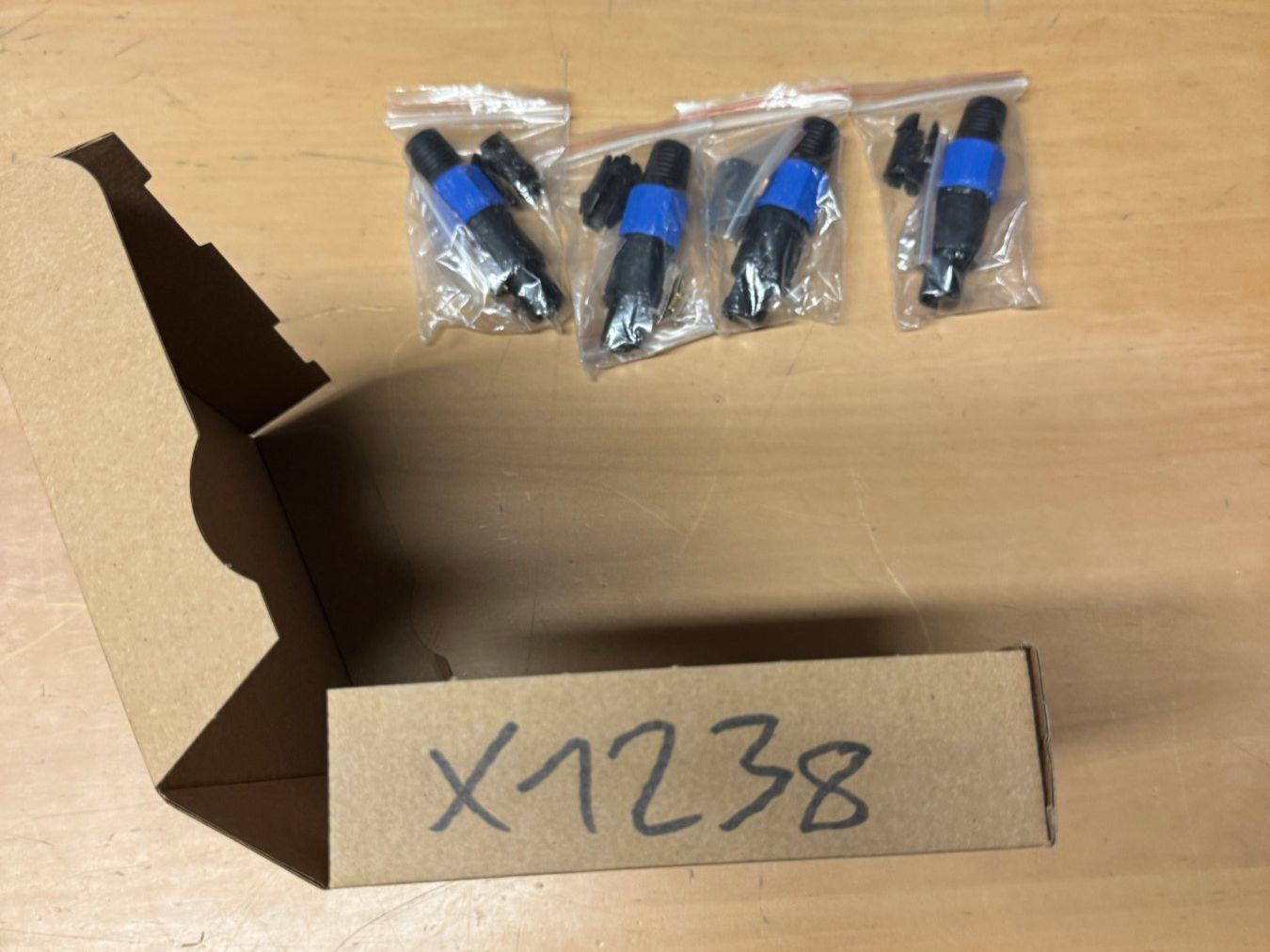 Cavi: 4er Set Speakonstecker (X1238) – Nuovo e nell'imballaggio originale da Däniken SO venduto da Profog1 5
