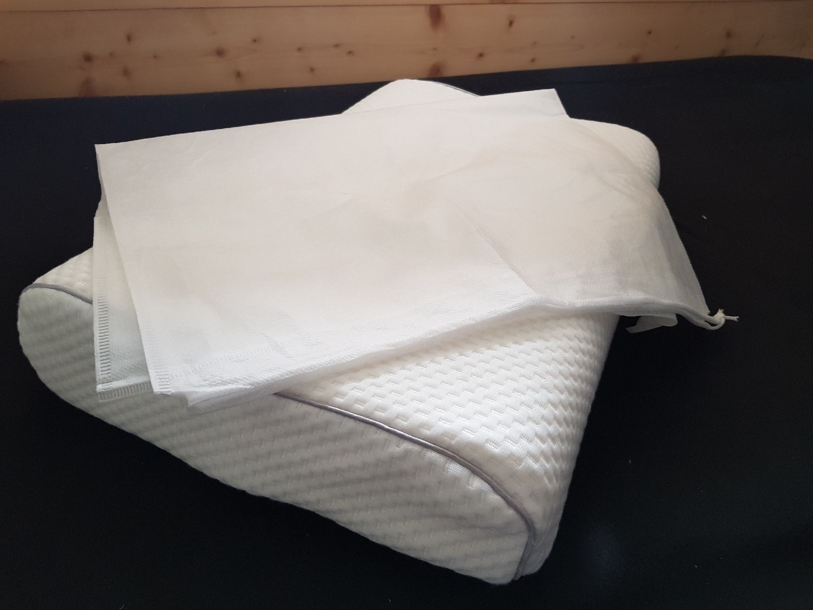 Cuscini: Neuf ! Oreiller en Latex Naturel mémoire e forme – Nuovo e nell'imballaggio originale da Haute-Nendaz venduto da Violette123 2