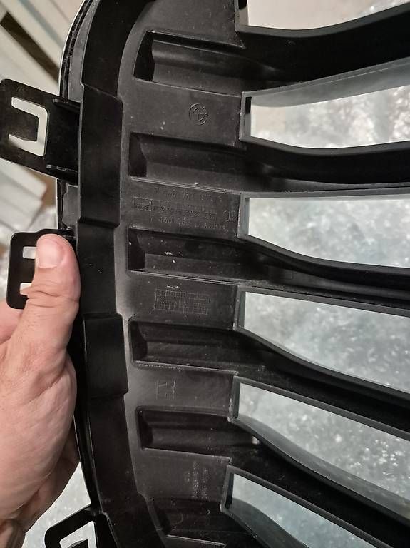 BMW Tutti pezzi di ricambio auto: Bmw 1 1er F40 grill – Usato da Schlieren venduto da sta_h8mn 2