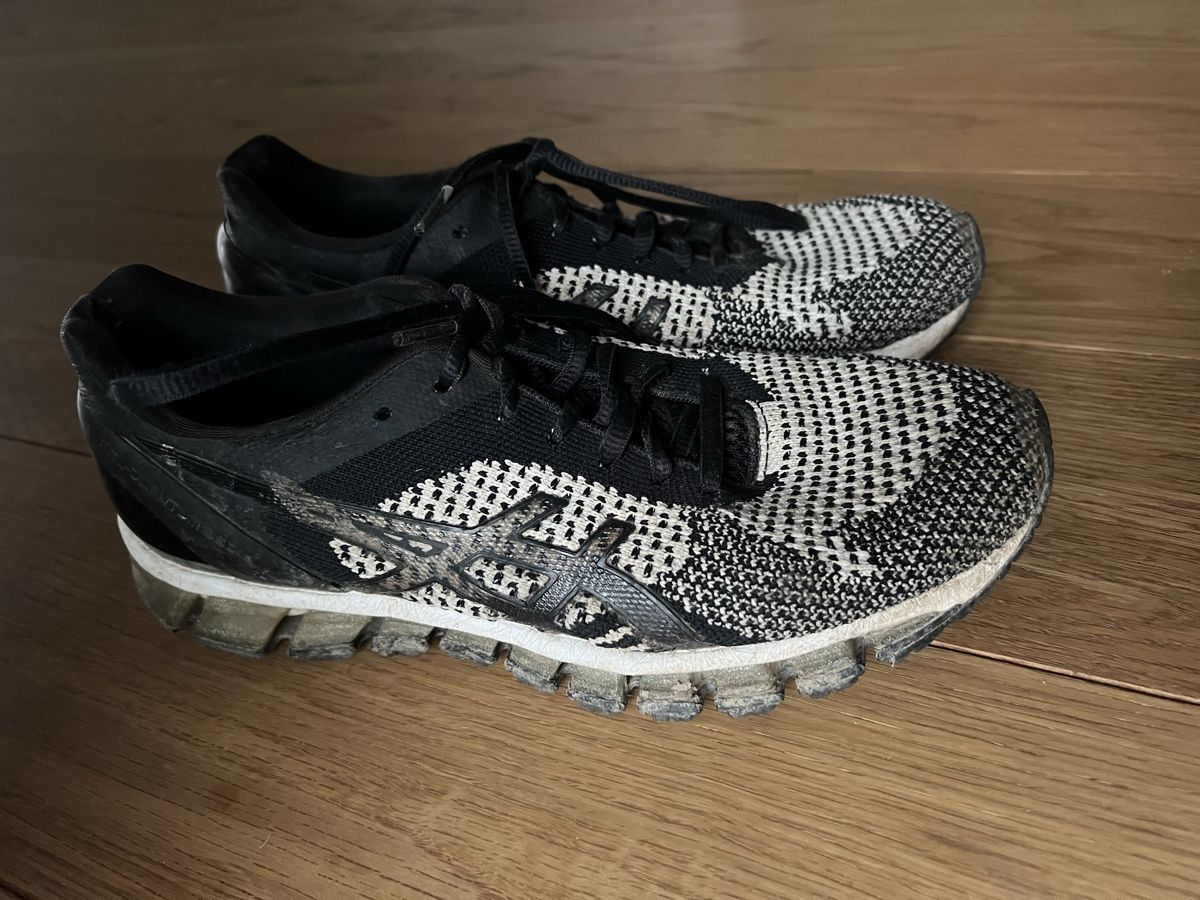 Asics Damenschuhe: Asics Laufschuh, schwarz & weiss – Gebraucht aus Erlenbach von paulina.rad