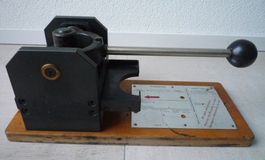 Ancienne poinçonneuse / Alte Einzahlungsschein-Stanze PTT