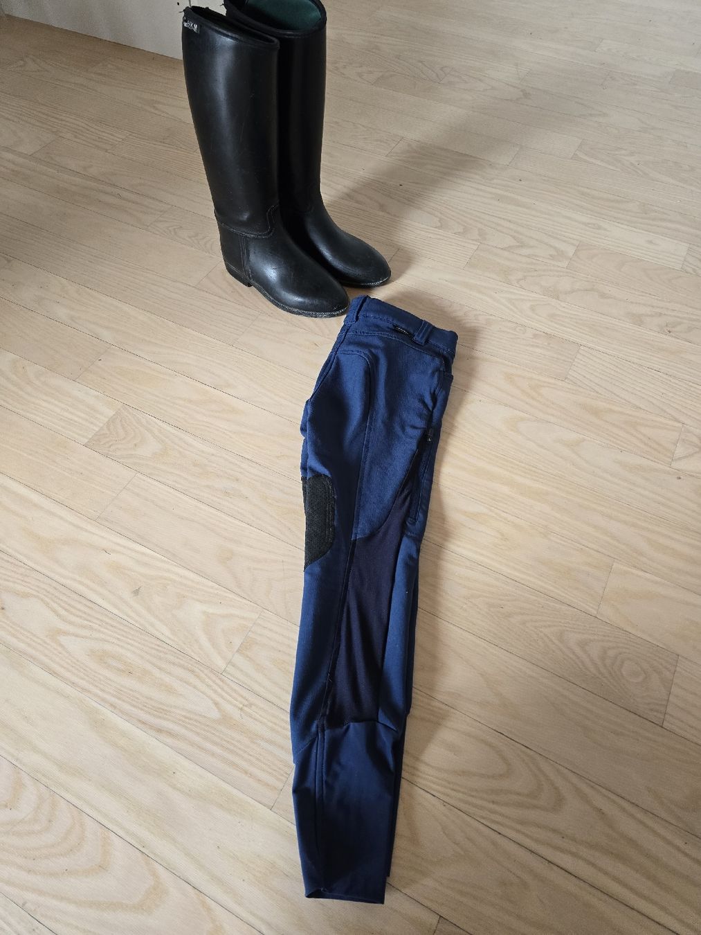 Decathlon Lotti & Set di vestiti: Kinderreithose und Gummireitstiefel – Usato da Winterthur venduto da corhein 1