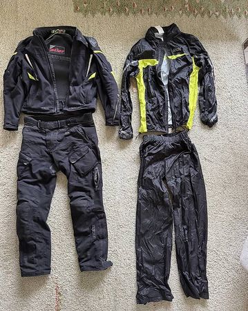 Büse Motorradkombi mit Regenschutz. 