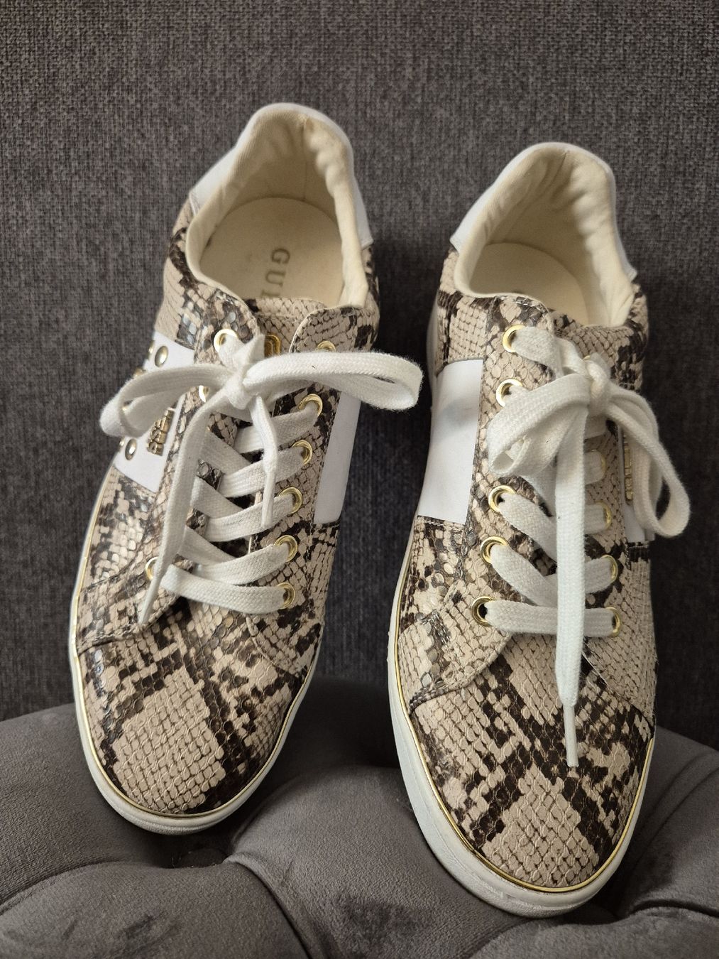 Guess Scarpe da donna: Guess Sneaker im Schlangen-Look, Grösse 40  – Usato da Zofingen venduto da kar_9jfg 2