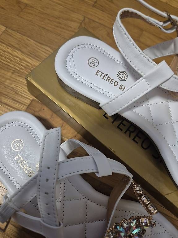 Scarpe da donna: Sandales blanche avec strass gr. 36 neuf – Usato da marly venduto da Leg_chipie21 1