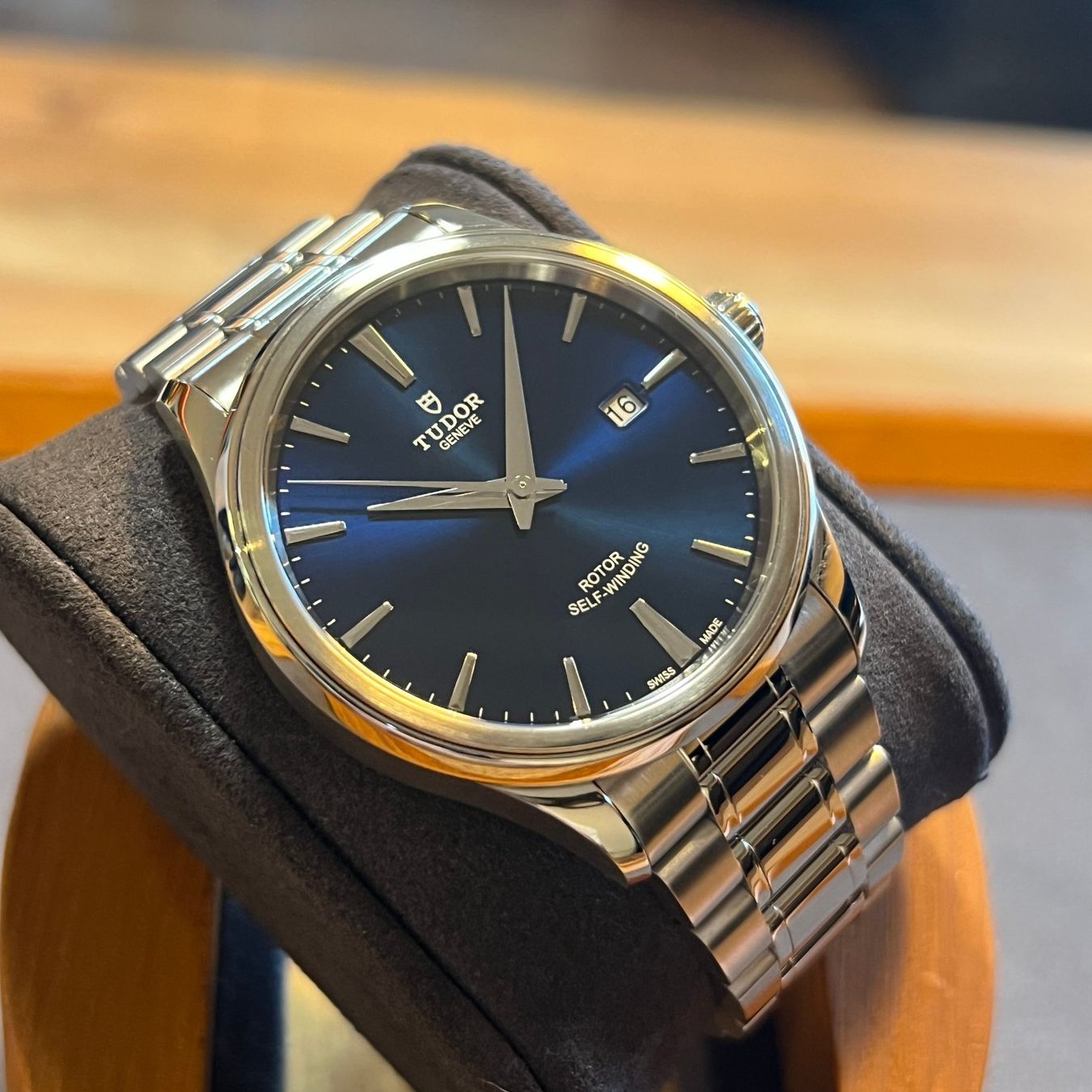 Tudor Montres: FLASH SALE Tudor Style Automatic Date Blue Dial 12700 – D'occasion à Carouge GE par Watchaser 7