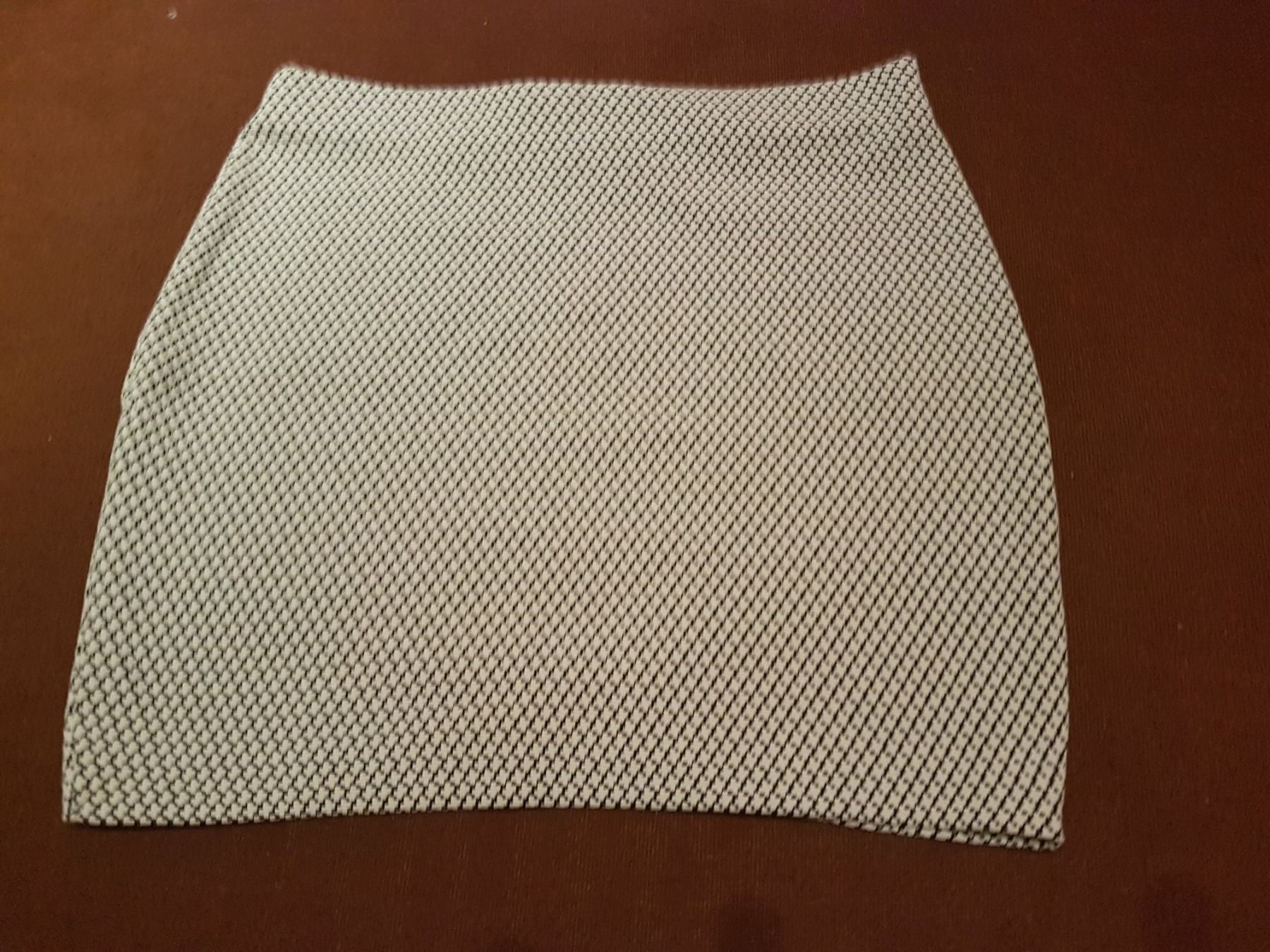 H&M Gonne: Jupe taille S marque H&M 55% coton – Usato da Villiers venduto da san_jn5w 2