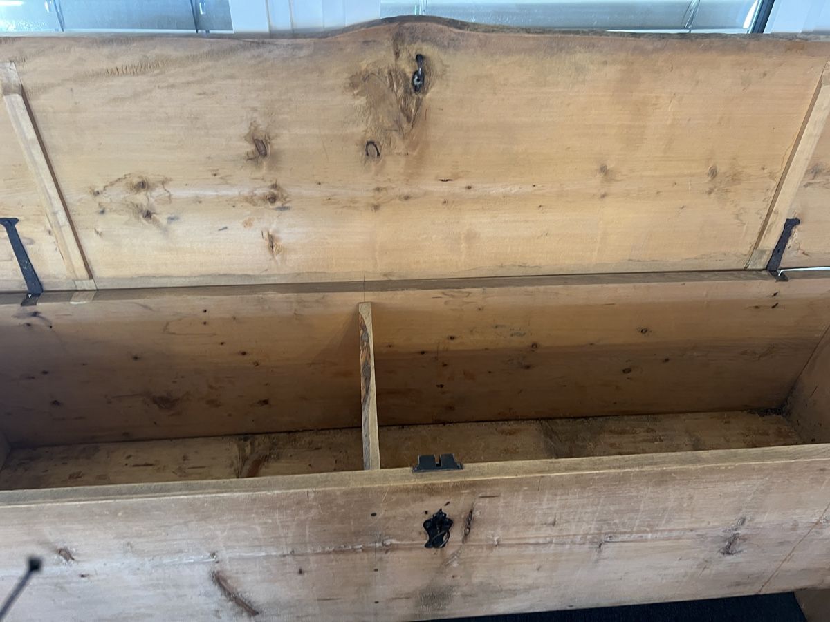 Cassapanche: Wangentruhe 18.Jhd GR – Usato da Gossau SG venduto da Keller-Antiques 4