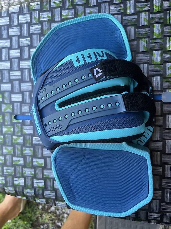 Kite: Duotone entity Bindung M/L – Gebraucht aus Luzern von max_w2rv 1
