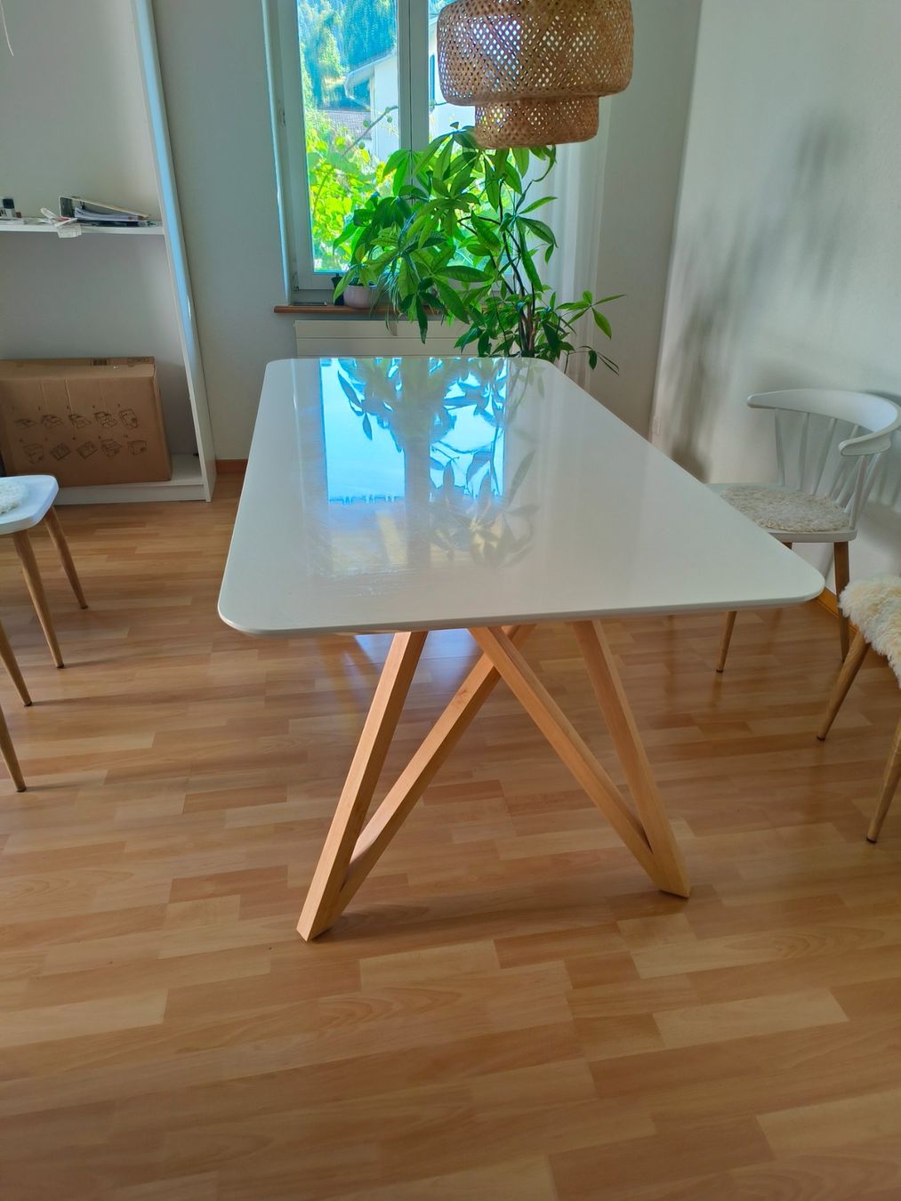 Conforama Tables: Esstisch weiss mit Holzbeine – D'occasion à Frauenfeld par mia_7h75