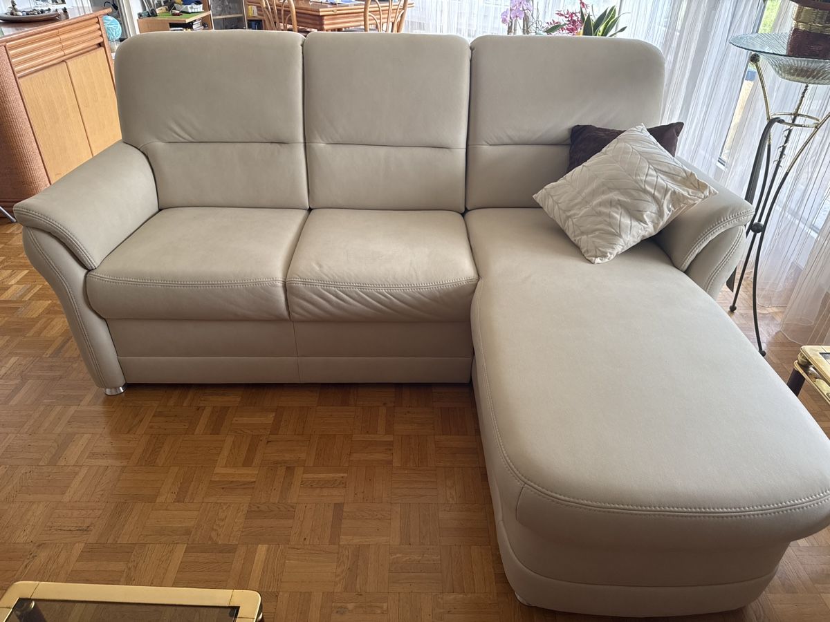 Sofas: Canapé d’angle beige, etat neuf – Neu (gemäss Beschreibung) aus Pully von tpe_b2wd