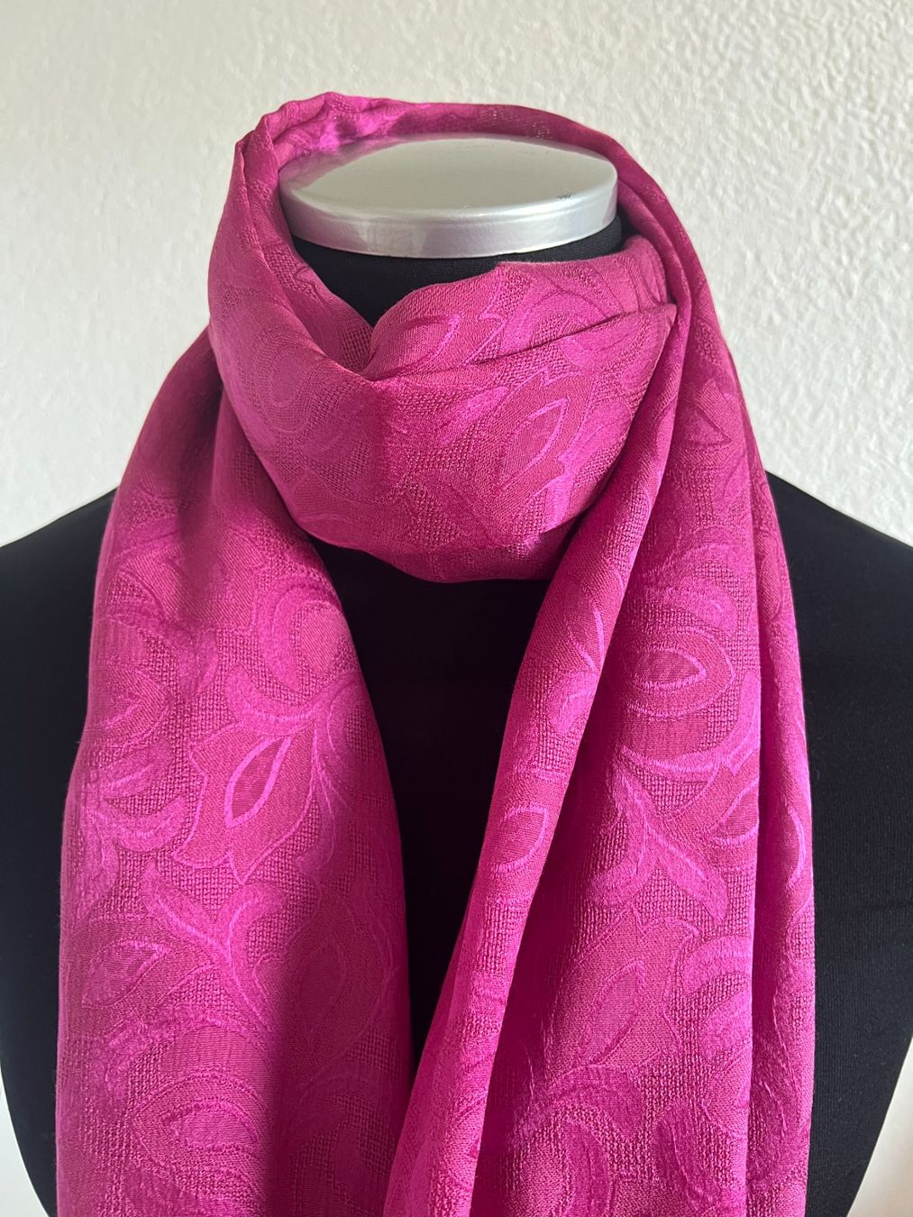 Colora Foulards, Tücher & Schals: Colora Schal, 68% Seide, Dunkelpink, NEU – Neu und originalverpackt aus Worb von farben20zauber