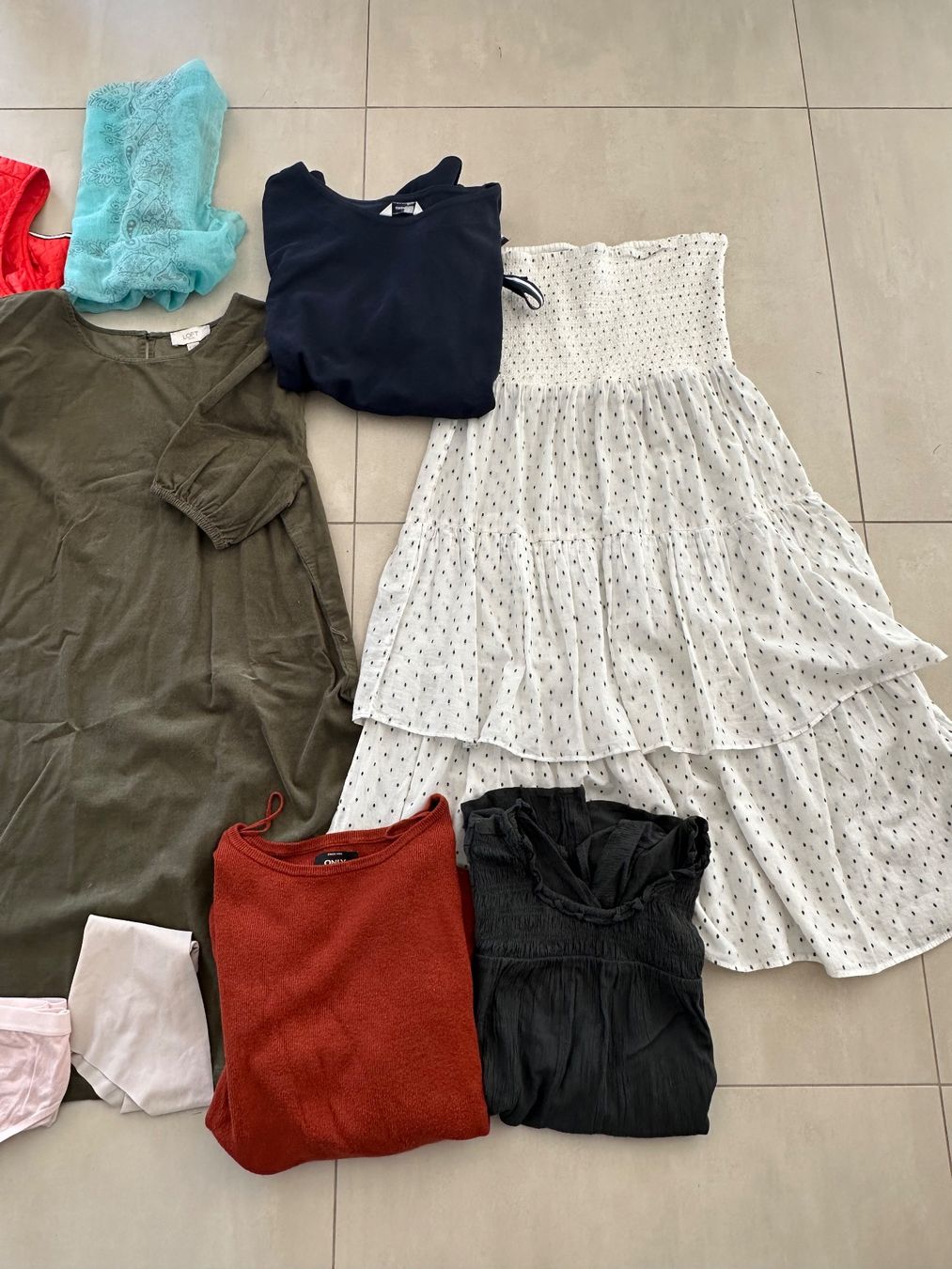 Kleiderpakete: Wunderschönes 15 tlgs Kleiderpaket 40 42 – Gebraucht aus St. Margrethen SG von Leila026 3
