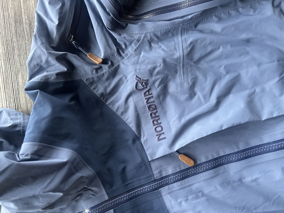 Norrøna Giacche: Norrona Gore-Tex Jacke Damen – Usato da Frutigen venduto da w08 2