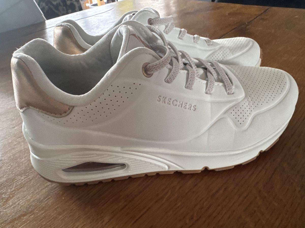 Skechers Chaussures filles: Neuwertige Skechers – D'occasion à Glattpark(Opfikon) par cherrytomate 2