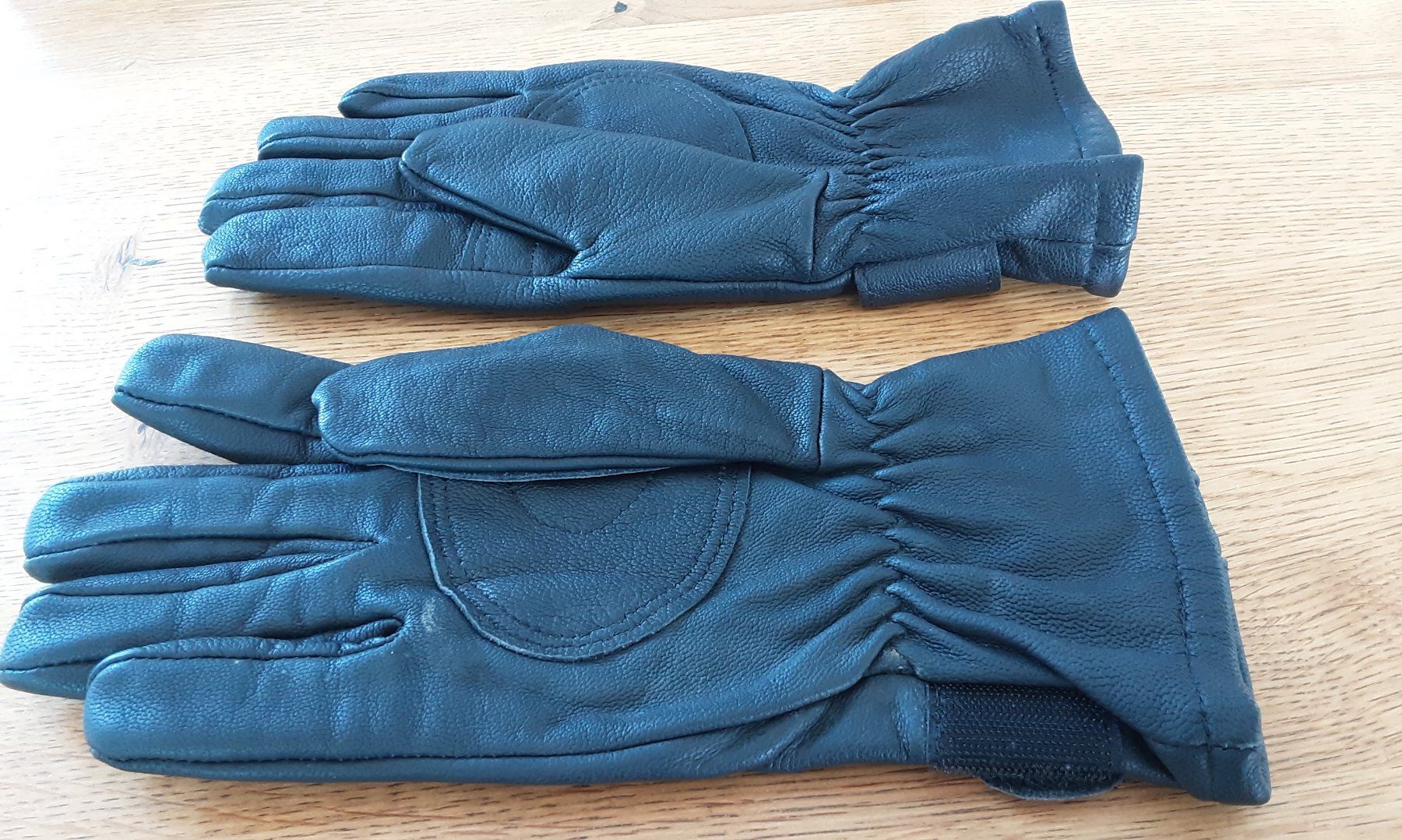 Schweizer Armee Altri accessori da uomo: Militärlederhandschuhe L 95 tego – Usato da Stans venduto da Kaelti 1