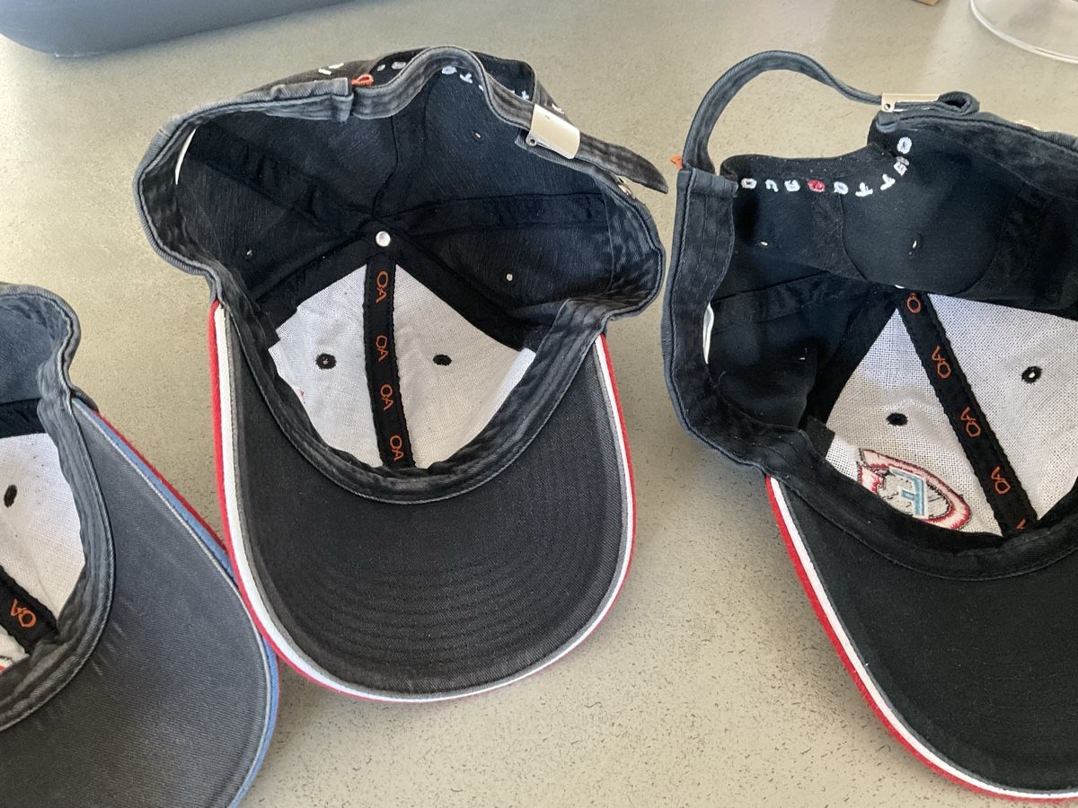 Chapeaux, bonnets & casquettes: 3 casquettes Gottéron  – D'occasion à Cressier FR par M-I-M 2