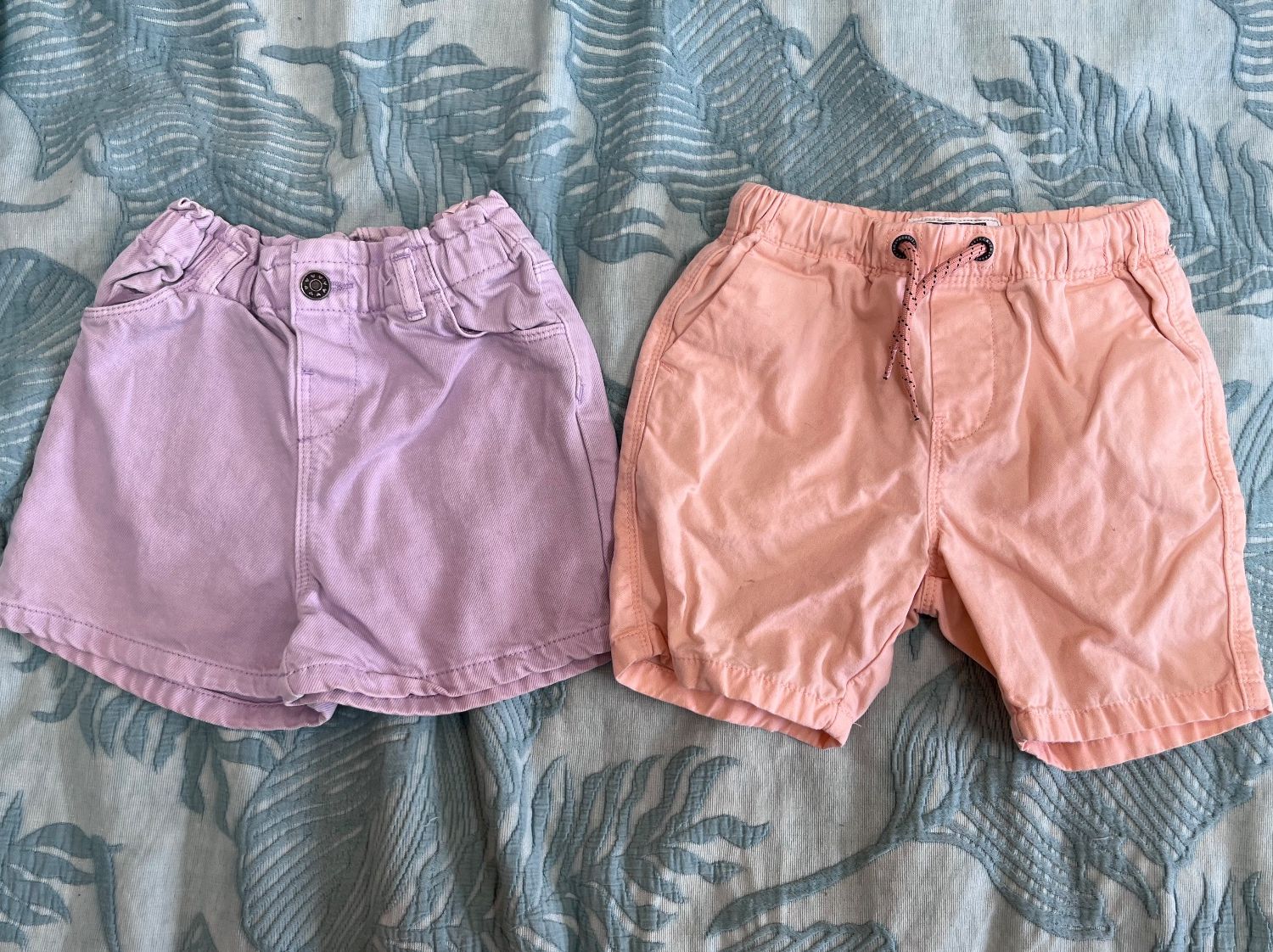 Hosen: 2 x Shorts, Größe 98 – Gebraucht aus Umiken von deb_57xk