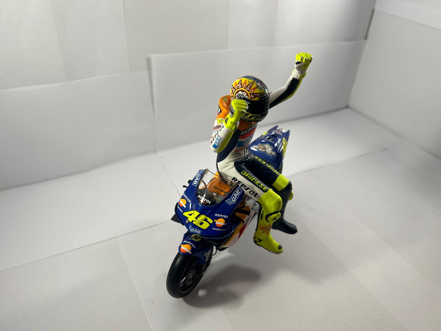 Minichamps Kit di modellismo & Modellini statici: Valentino Rossi Lot 8 – Usato da Sergey venduto da Mascotte00 1