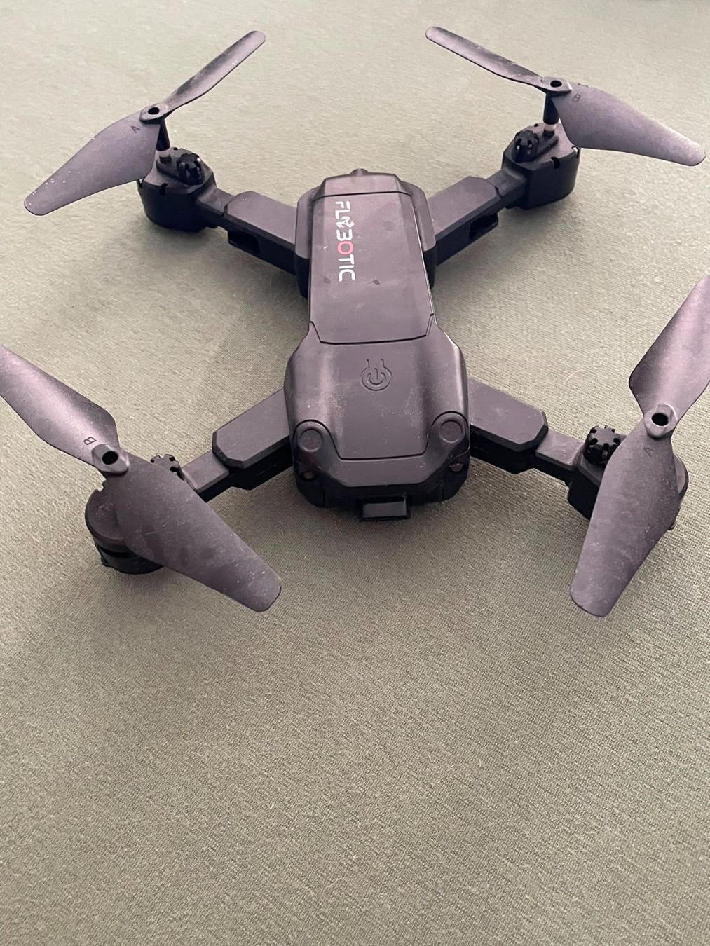 Jouets: Drohne FLYBOTIC – D'occasion à Strengelbach par SIMONELIEBI