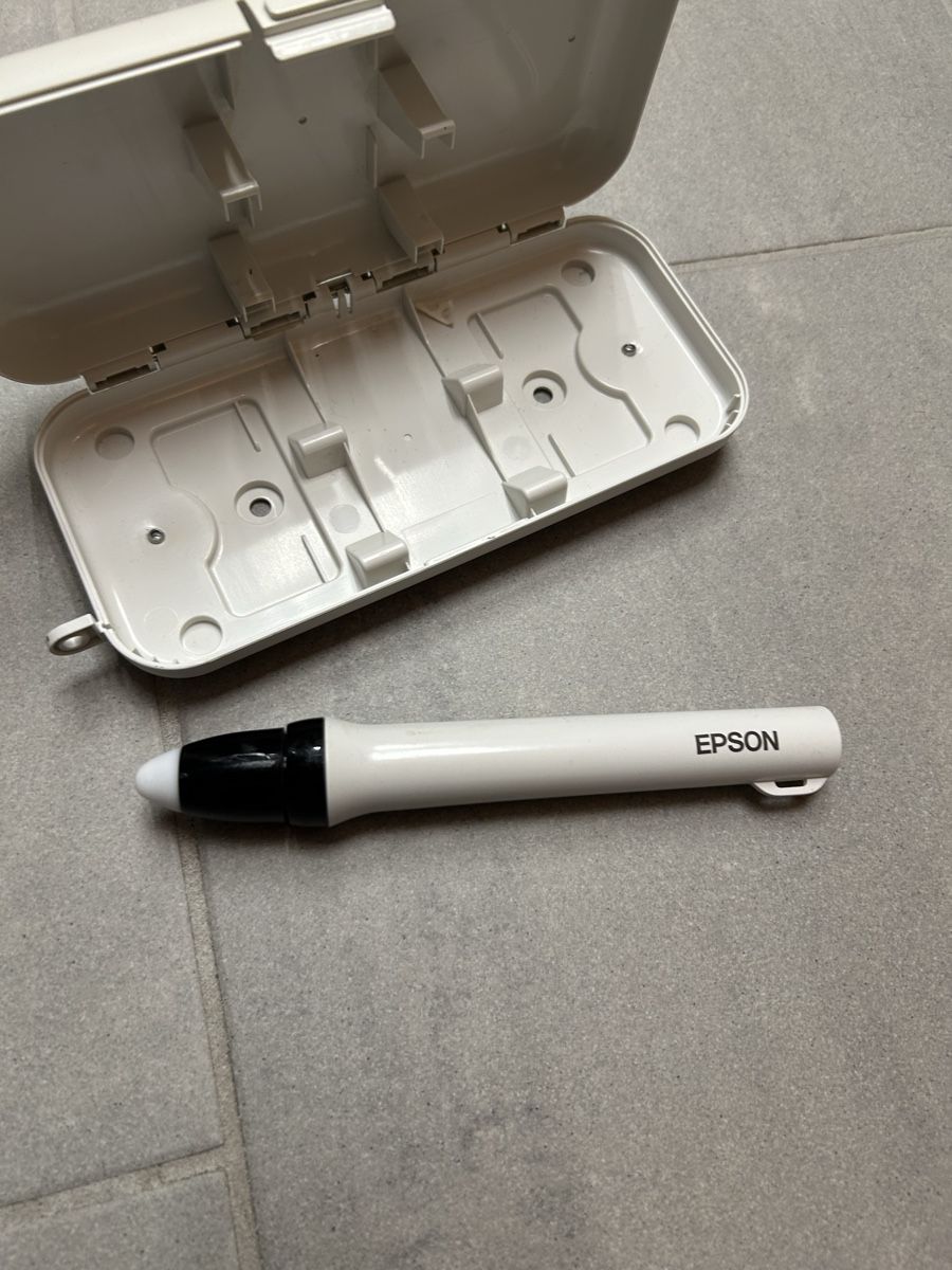 Penna & Evidenziatori: Epson Interactive Pen mit Etui, gebraucht – Usato da Wigoltingen venduto da deliamb 1