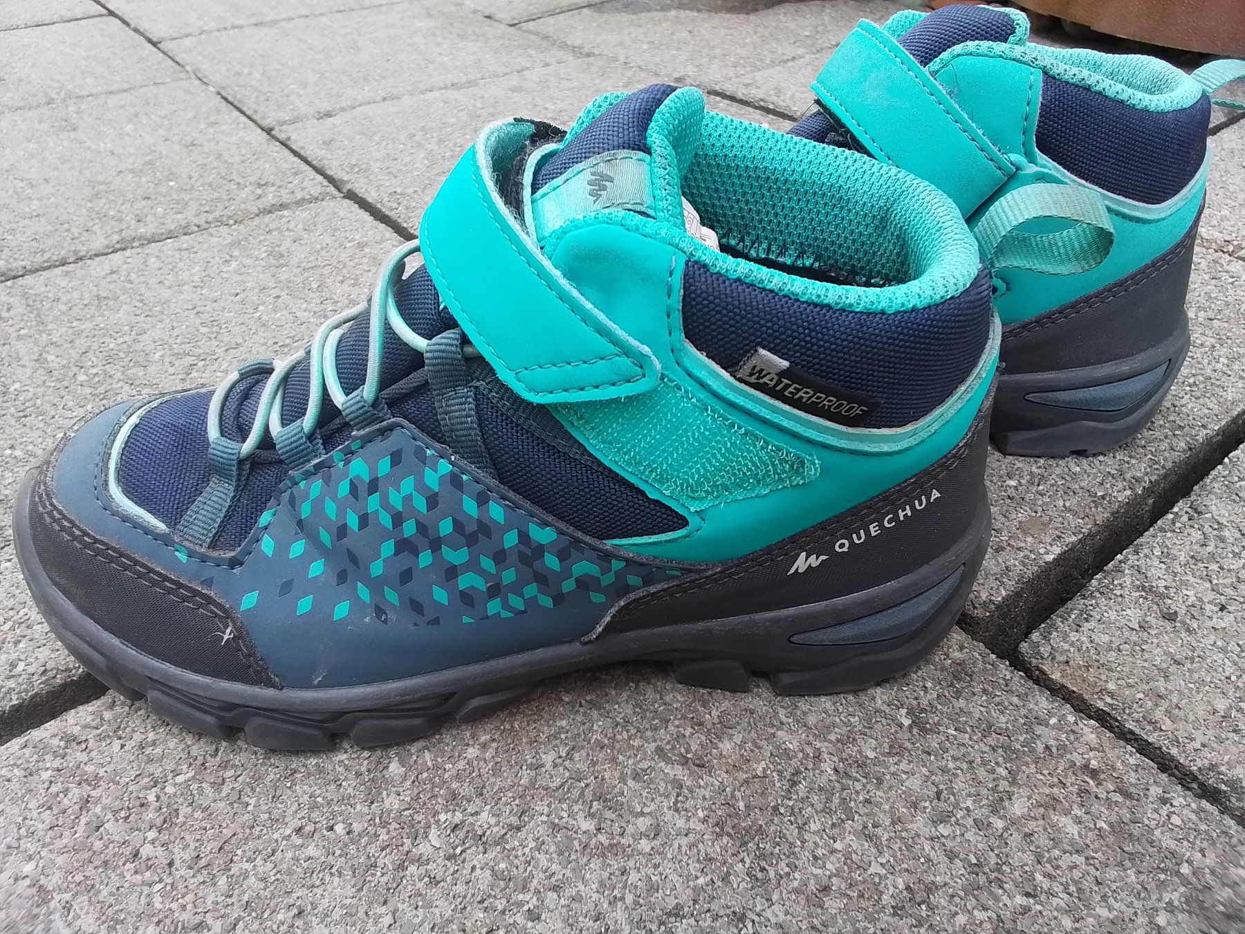 Decathlon Schuhe für Jungen: Kinder Wanderschuhe Quechua Grösse 33  Waterproof – Gebraucht aus Heimberg von sunny1970