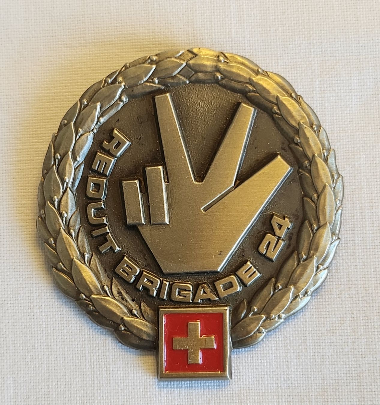 Schweizer Armee Placchette & Badge: Original Abzeichen Schweizer Armee Reduit Brigade 24 – Usato da Zürich venduto da BAENZERINO