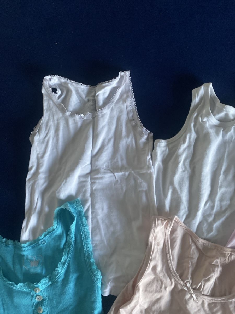 Lotti & Set di vestiti: 5 Unterhemden /Leibchen Mädchen Grösse 110/116 Sommer – Usato da Zürich venduto da sar_7s87 3