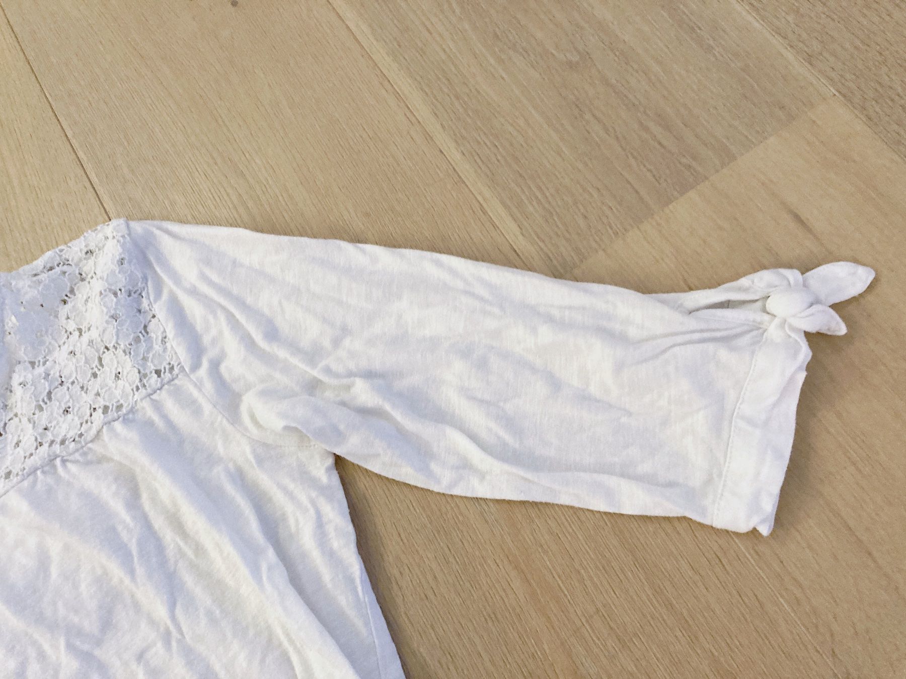 Top: Weisses Shirt mit Spitzendetail Gr. 40 – Usato da Eggenwil venduto da Lissi82 3