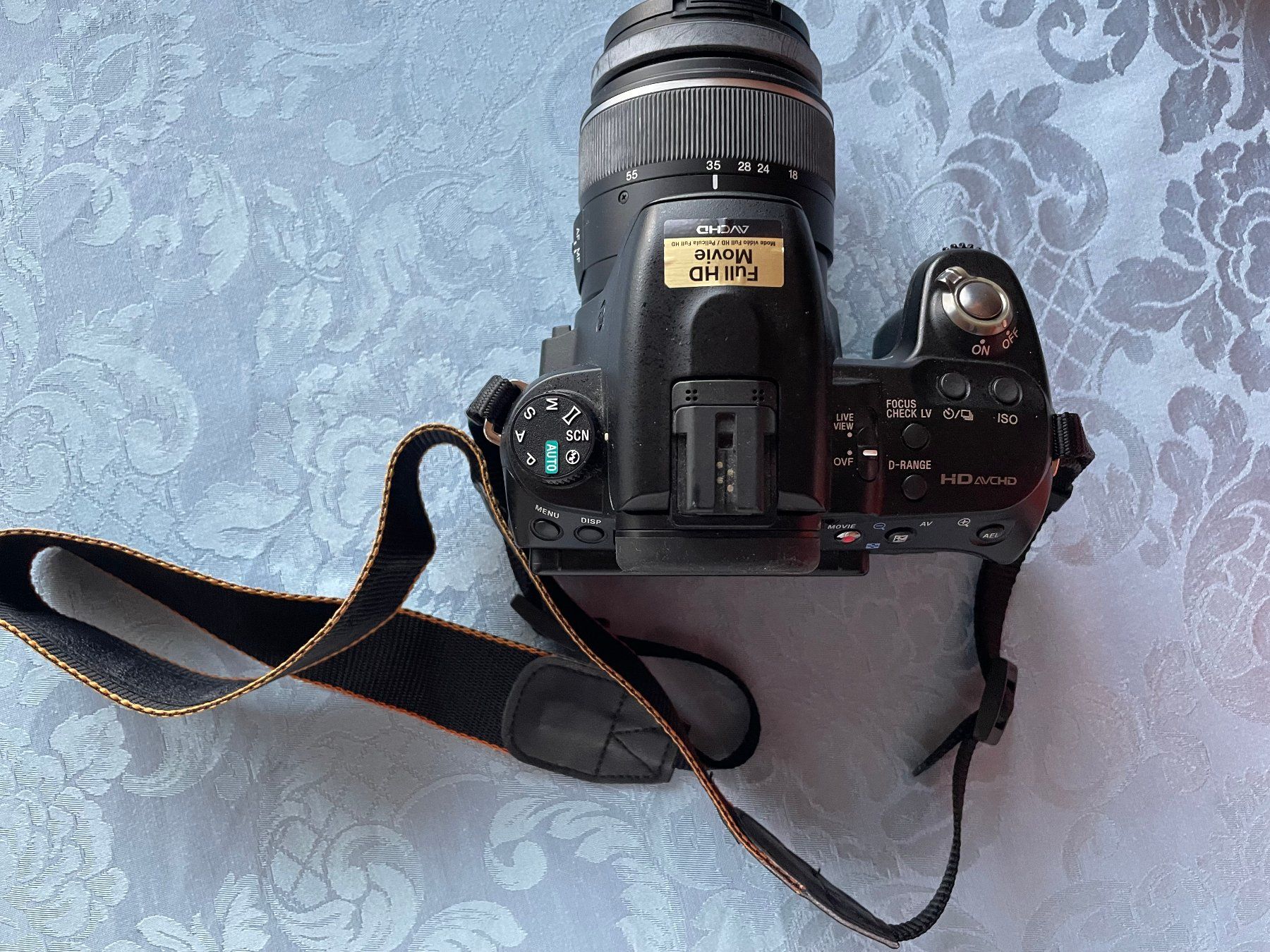 Sony Fotocamera: Sony Alpha a580 Spiegelreflexkamera mit Objektiv – Usato da Hettiswil venduto da wer_9kcr