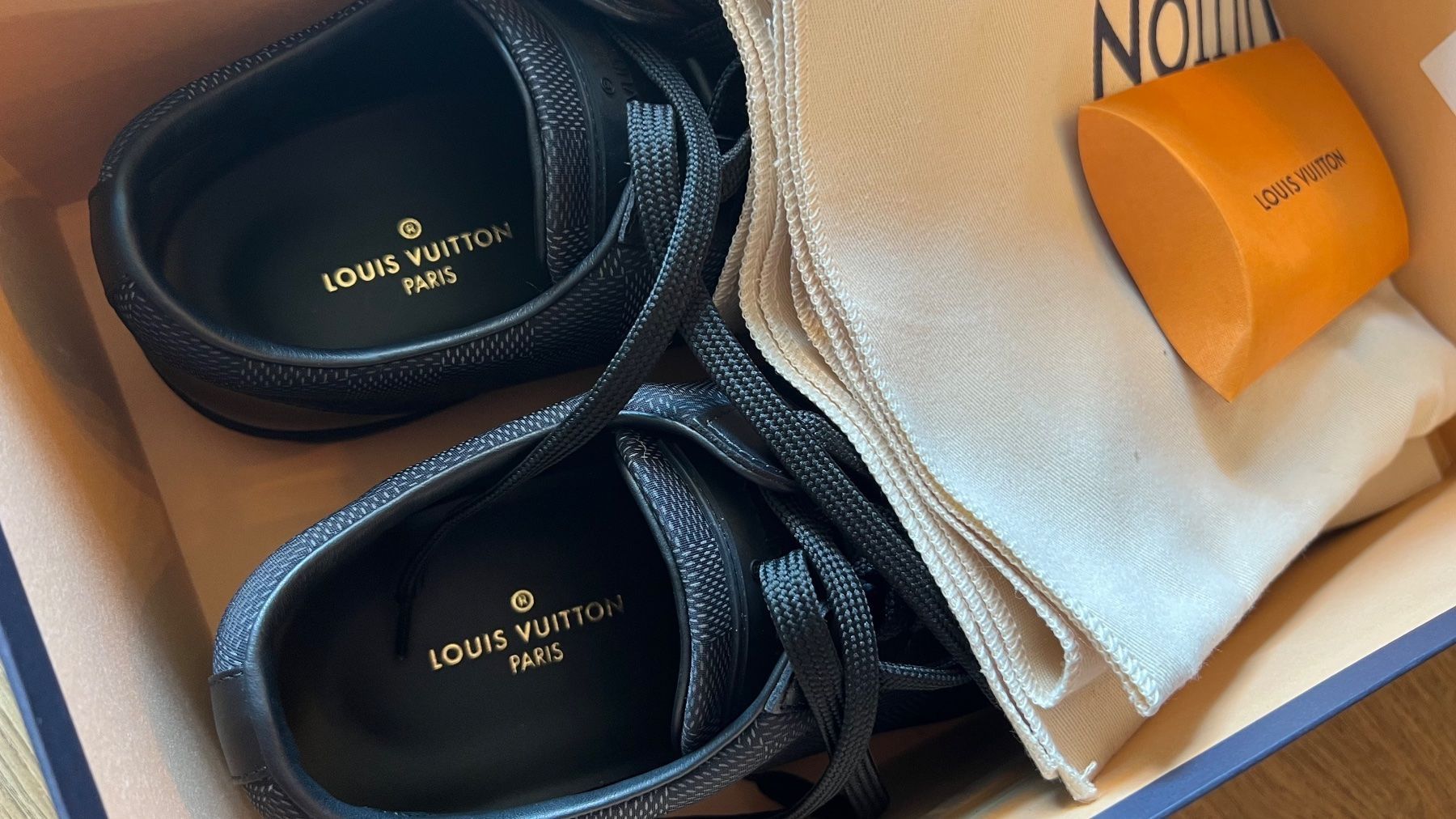 Louis Vuitton Scarpe da uomo: Louis Vuitton Sneakers noir – Nuovo (secondo la descrizione) da Wollerau venduto da Vinagoni 2