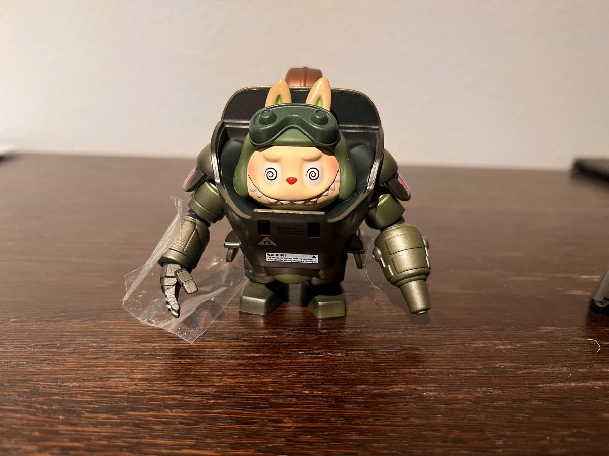 Pop Mart Statuette: Zimomo x Ma.K: The Emerald Vanguard – Nuovo (secondo la descrizione) da Baar venduto da gao_9tn9