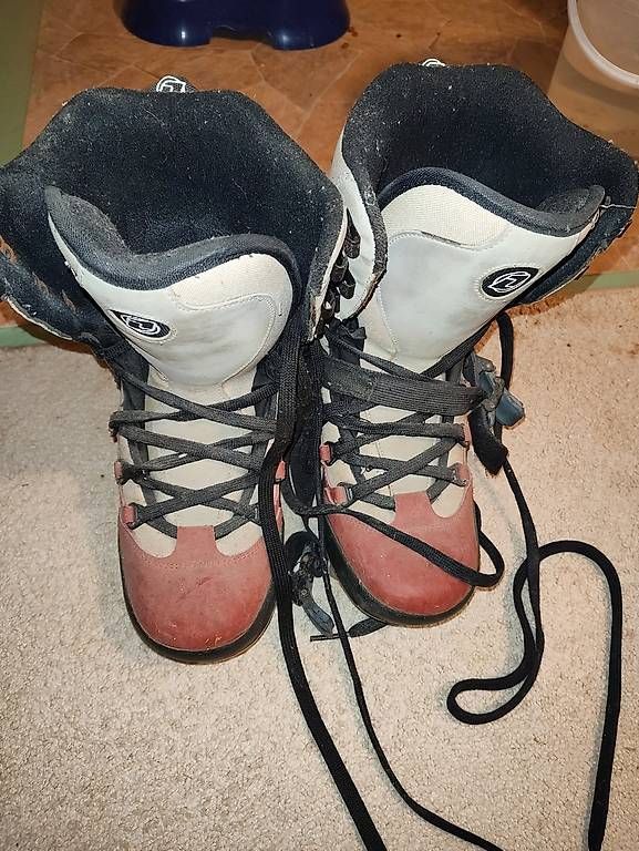 Board: Snowboard mit Schuhen Grösse 44 – Usato da Stein am Rhein venduto da har_pw2m 3